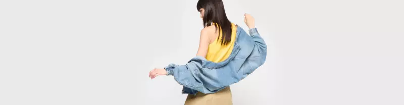 Looks denim tendance pour femme